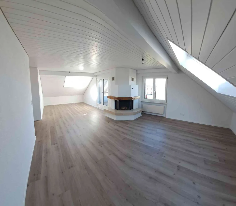 schöne neu renovierte 3.5 Zimmer Dachwohnung