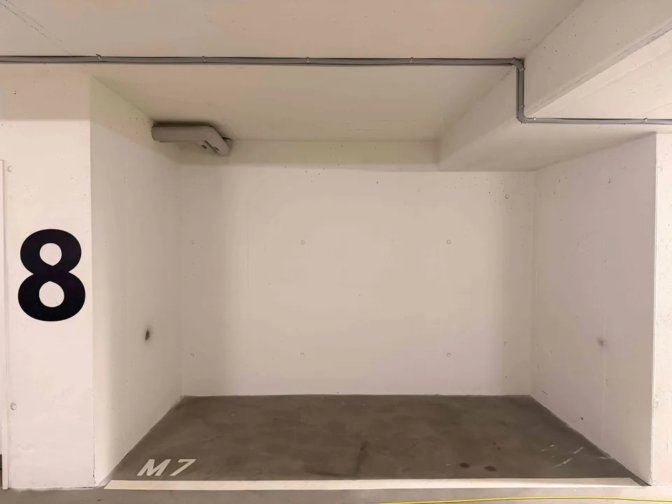 Tiefgaragenplatz, Einstellplatz Moto