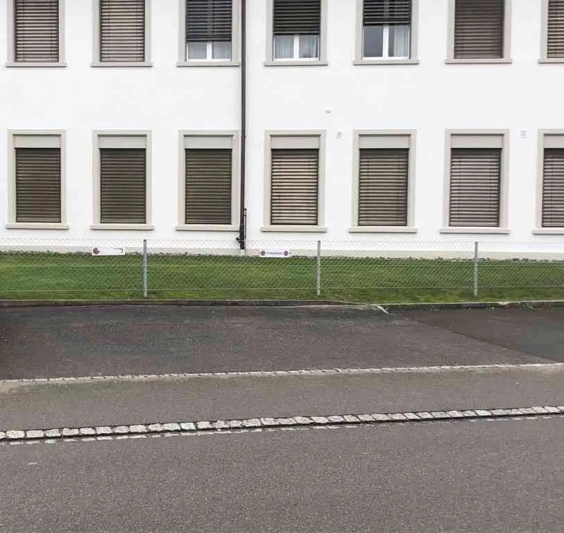 Aussen Parkplatz zu vermieten in der Nähe von Aldi