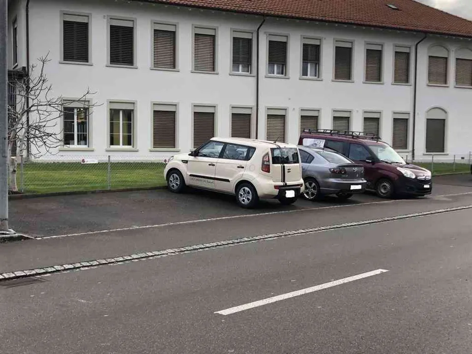 Aussen Parkplatz zu vermieten in der Nähe von Aldi