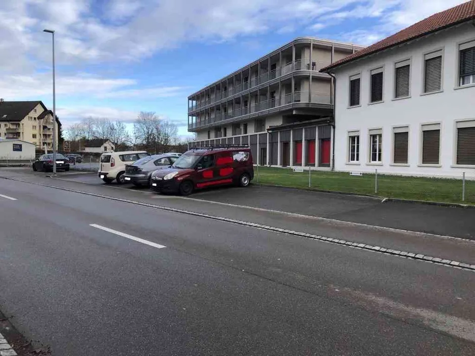 Aussen Parkplatz zu vermieten in der Nähe von Aldi