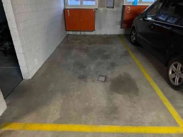 Parkplatz i n Tiefgarage mit optionaler Ladestation für Elektromobilit