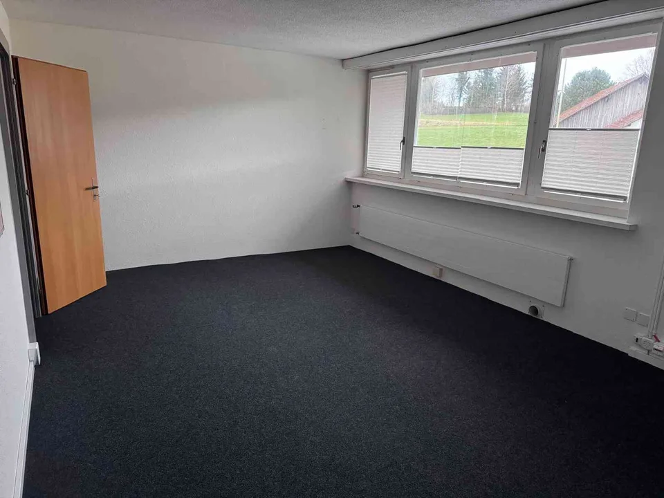 Gewerbeobjekt mit grossem Aussenplatz