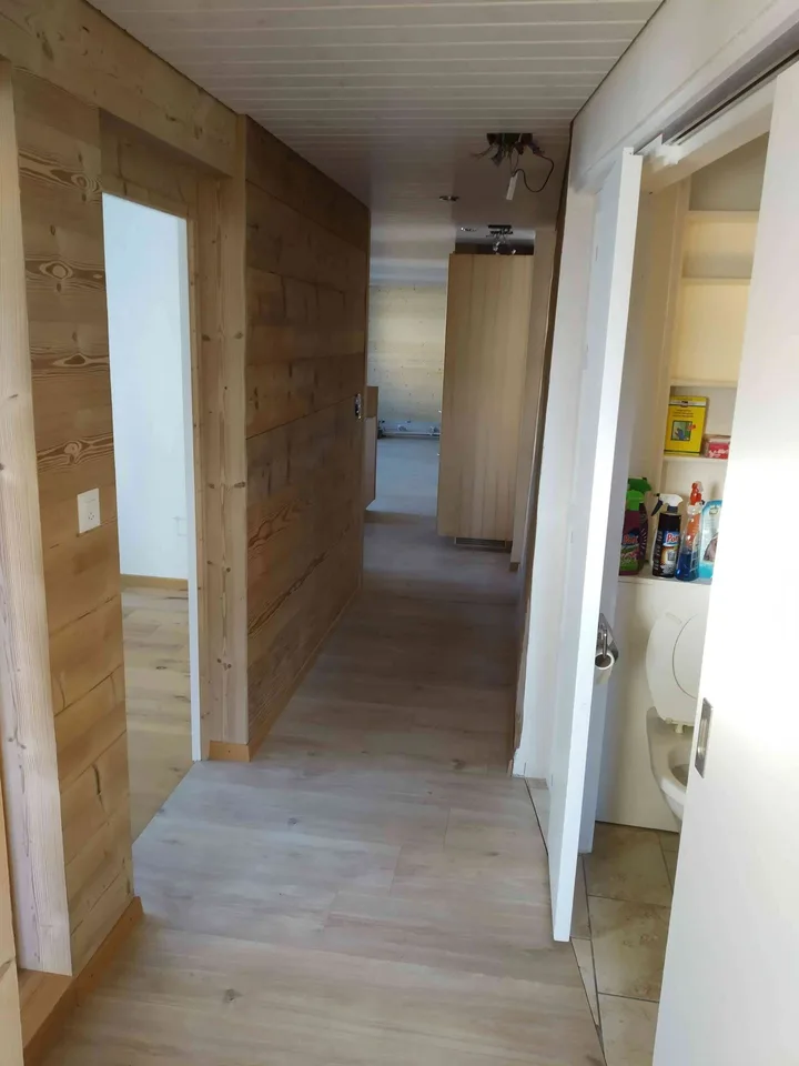 Schöne geräumige 4,5 Zi Familienwhg mit Lift, Terasse, Garten