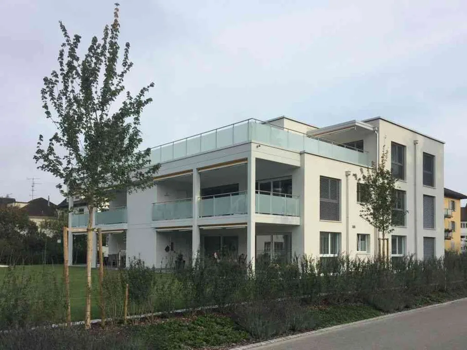 Tiefgaragenplatz zu vermieten (breiter als üblich)