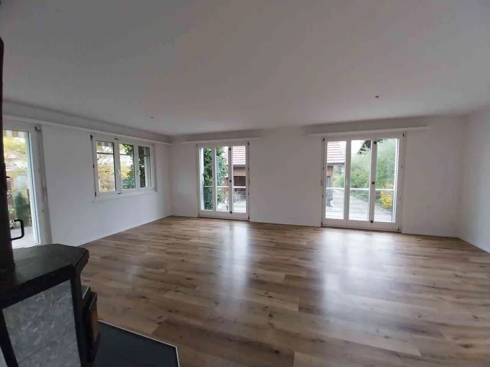 Moderne 4.5-Zimmer-Wohnung mit Schwedenofen