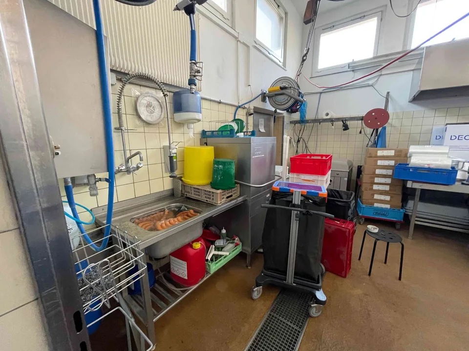Gewerberaum mit Verkaufsfläche & Produktionsinfrastruktur in Wil