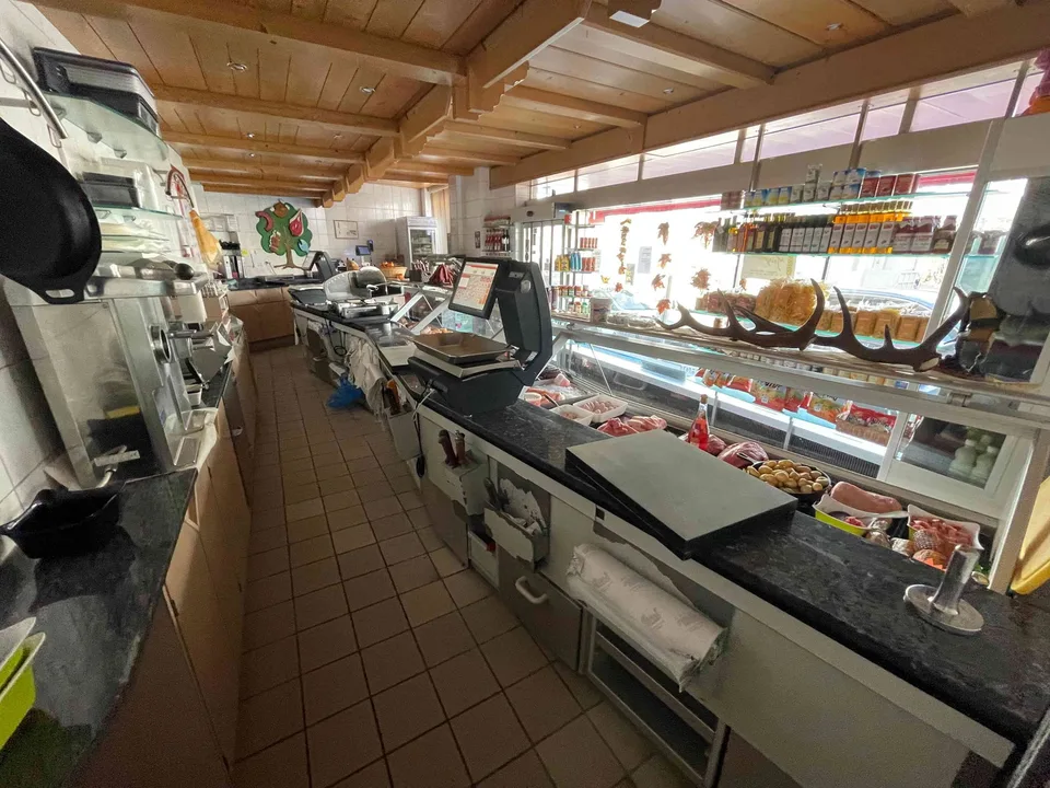 Gewerberaum mit Verkaufsfläche & Produktionsinfrastruktur in Wil