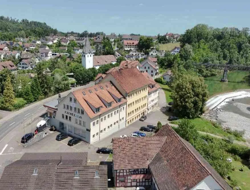 Helle Gewerbe-/Bürofläche 272.5m2