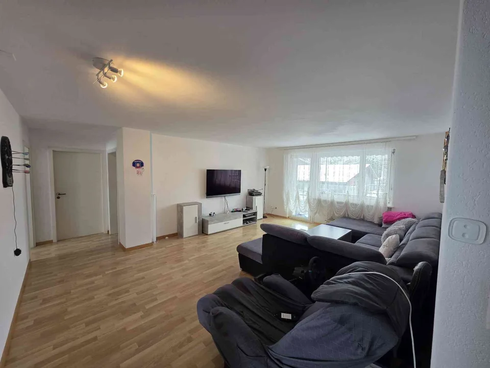 3.5-Zimmer Wohnung mit Wintergarten & 2 Balkonen – ruhige Lage + Garag
