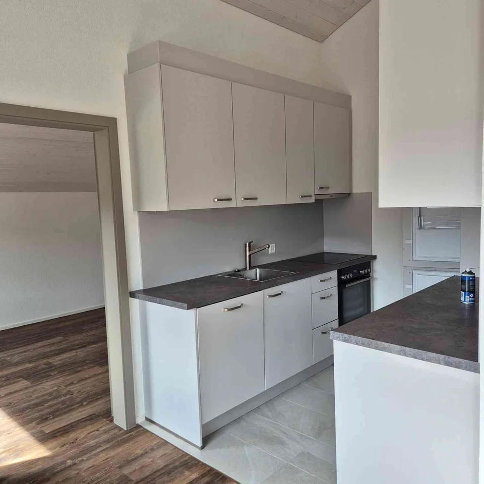 Kernsanierte und grosszügige 4.5 Zimmer WHG mit grossem Bastelzimmer