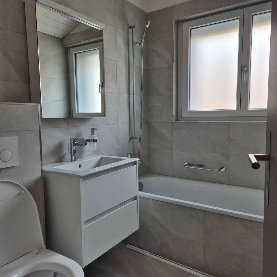 Kernsanierte und grosszügige 4.5 Zimmer WHG mit grossem Bastelzimmer