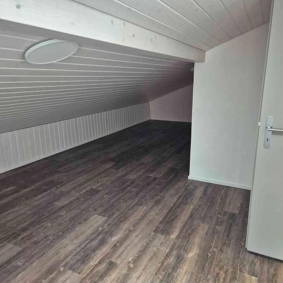 Kernsanierte und grosszügige 4.5 Zimmer WHG mit grossem Bastelzimmer