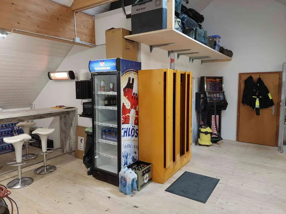 Schöner neuer Lagerraum mit Büro