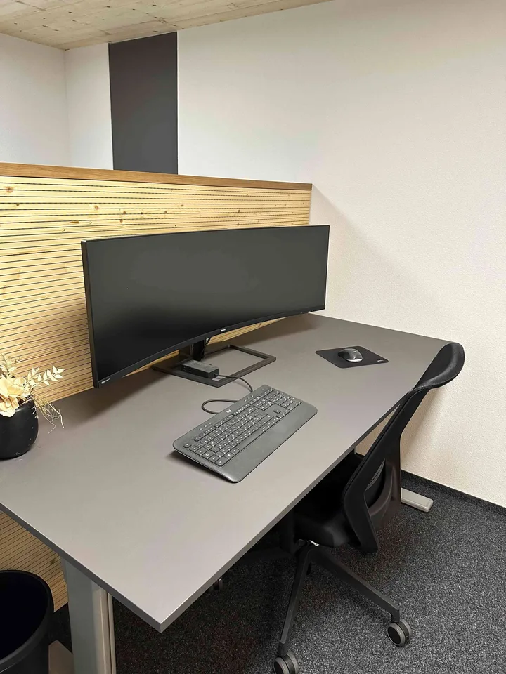 Voll ausgestattetes Büro mit 2 Arbeitsplätzen zu vermieten