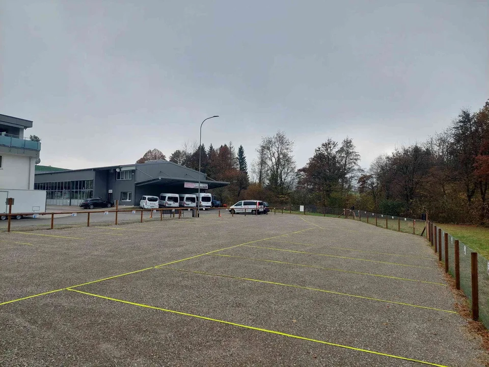 Aussen-Parkplatz