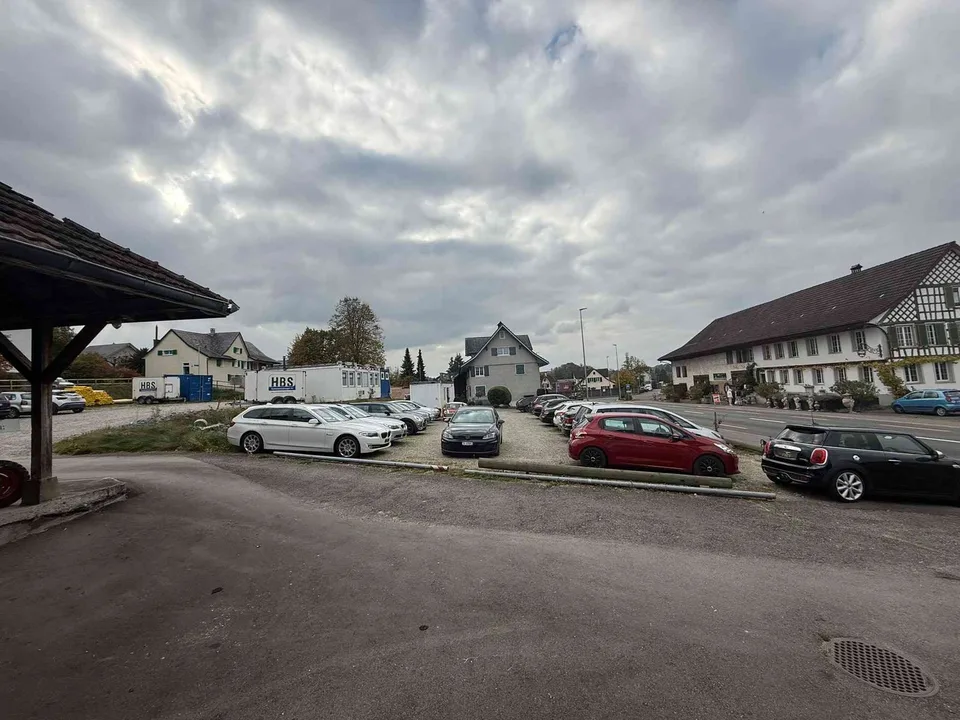 Austellungs-Verkaufsplatz an Hauptstrasse
