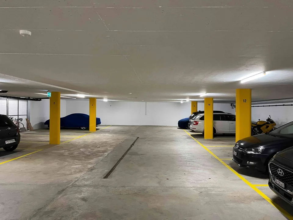 Einstellplätze zu vermieten (Möglichkeit für E-Mobility)