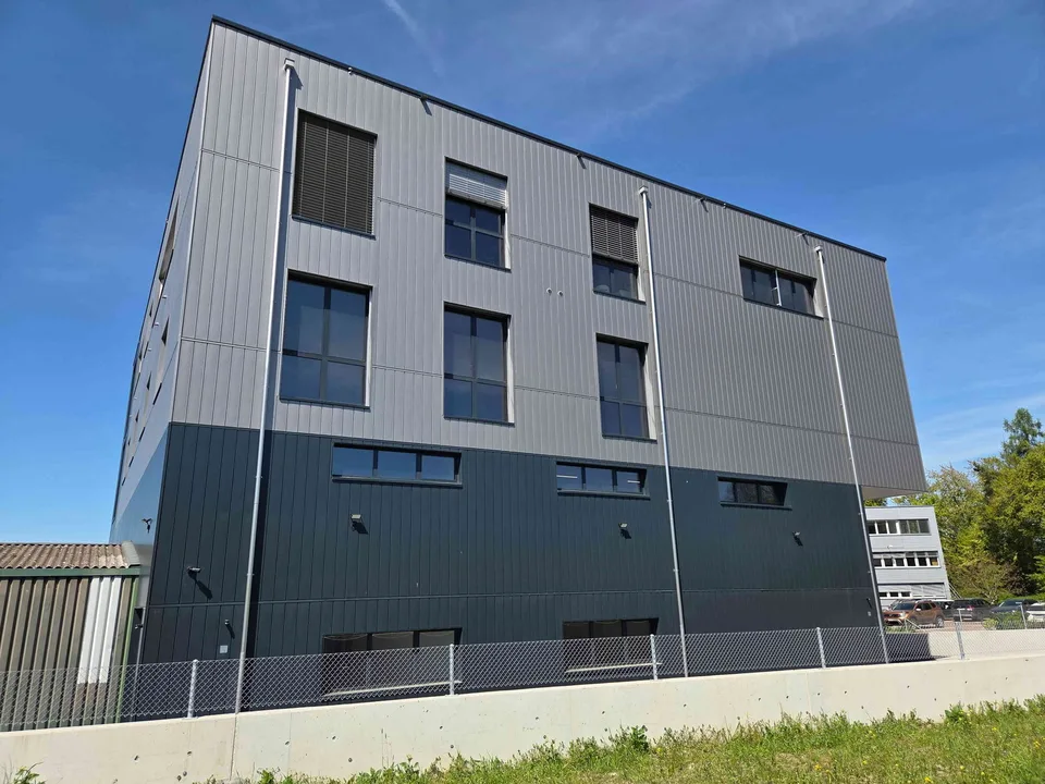 Diverse Büro- und Gewerbeflächen ab 235m2 zu vermieten