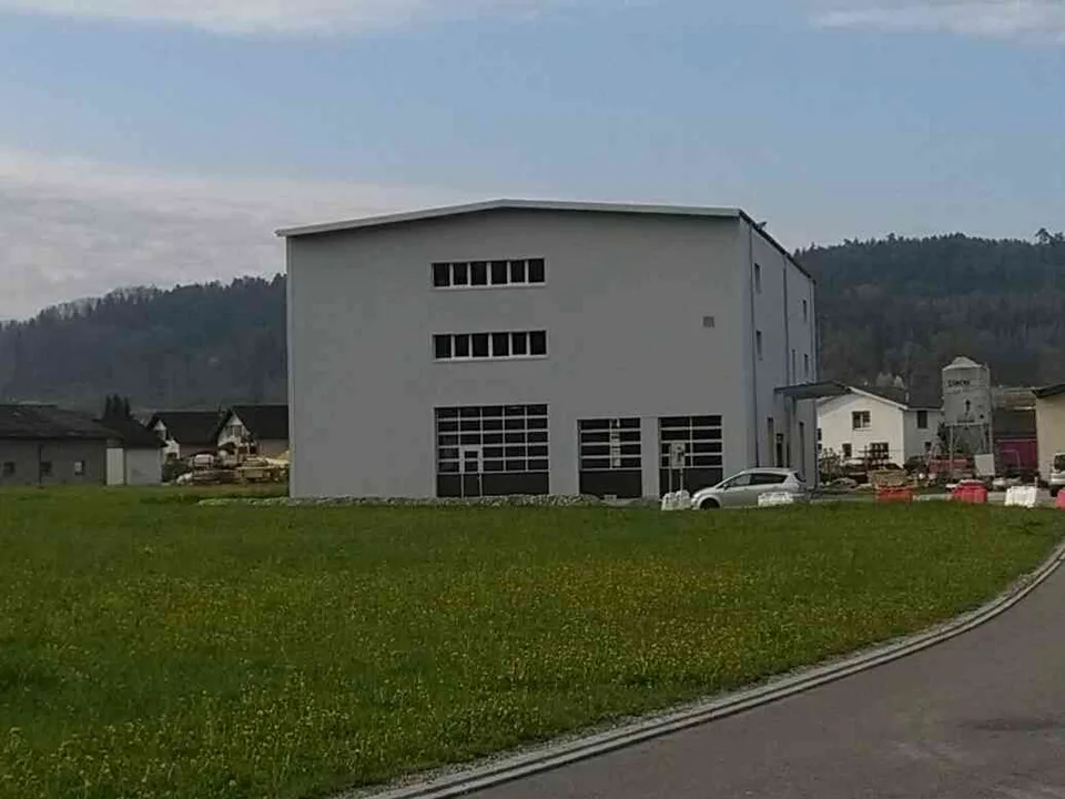 6 Hallenplätze für Youngtimer, Sportwagen oder Sammlung