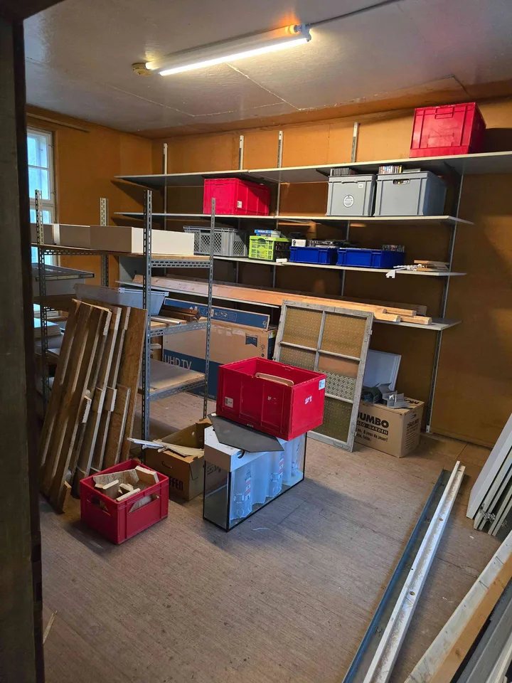 schönes Atelier bzw. Lagerraum mit Archiv zu vermieten ab 600.- /Monat