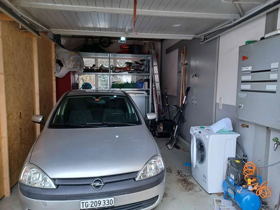 Gewerbe Raum mit Garage