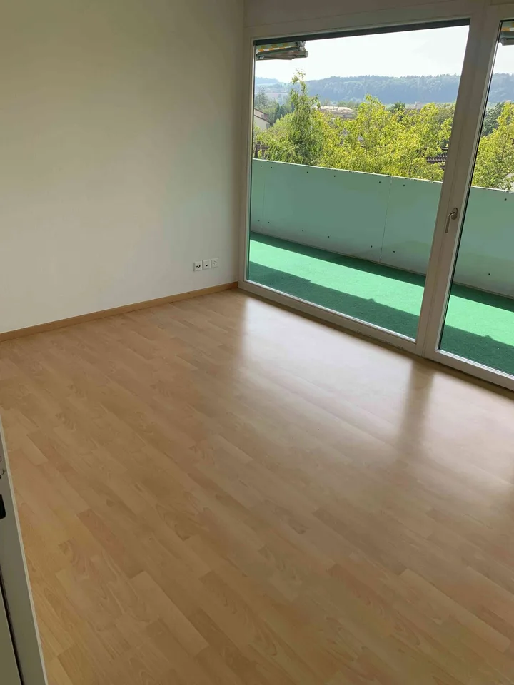 schöne, grosszügig und zentral gelegene 3 1/2 Zimmer Wohnung in Wohlen