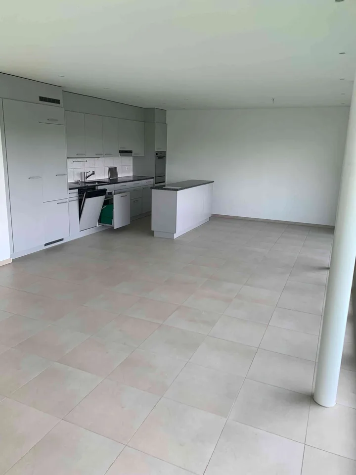 schöne, grosszügig und zentral gelegene 3 1/2 Zimmer Wohnung in Wohlen