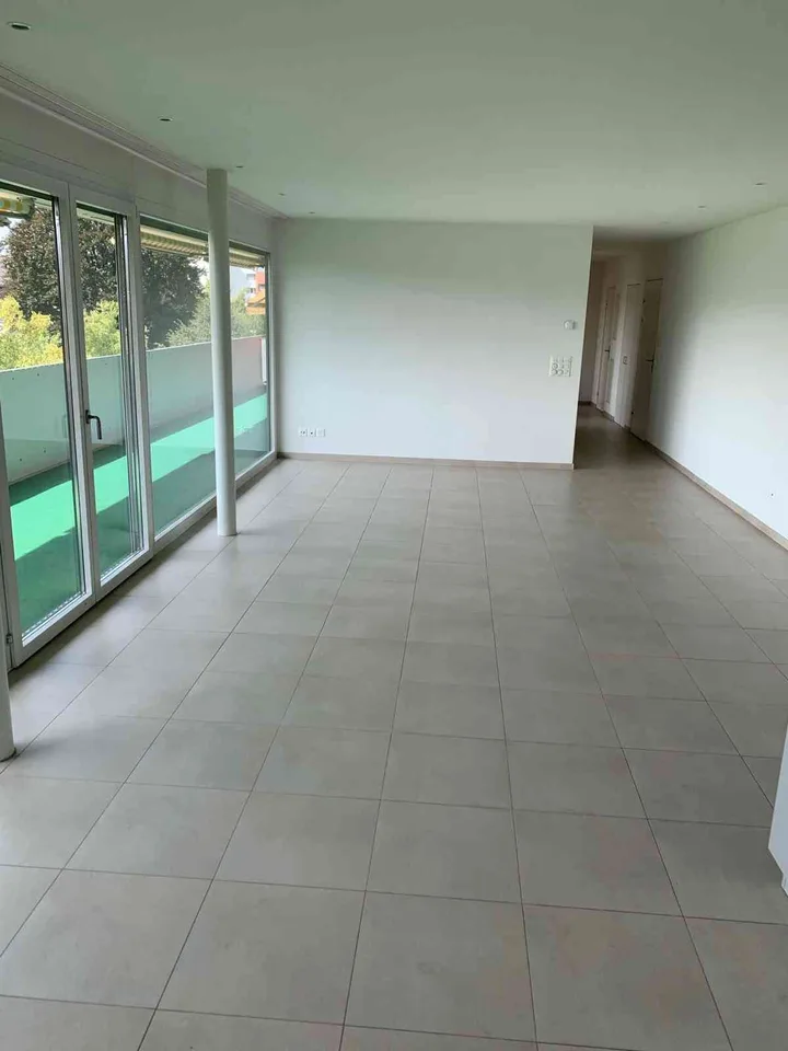 schöne, grosszügig und zentral gelegene 3 1/2 Zimmer Wohnung in Wohlen