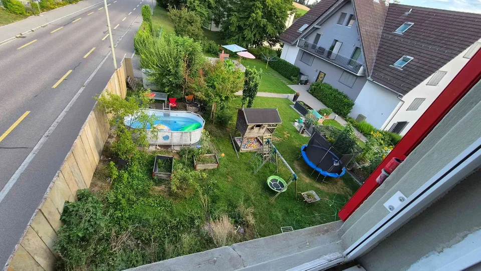 EFH mit 2 Wohneinheiten, Garten und Aussenparkplätze,