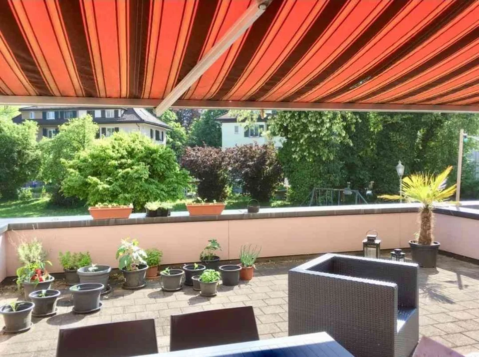 Helle 2.5-Zimmer-Wohnung mit grosser Sonnenterrasse