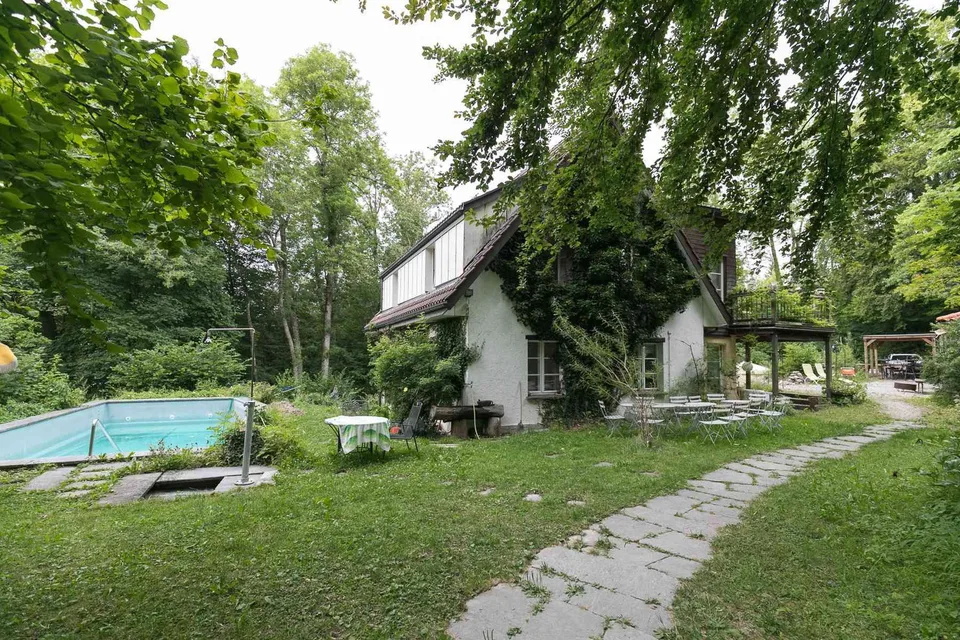 Lovely two bedroom apartment Oct/Nov 26 for one year or more...