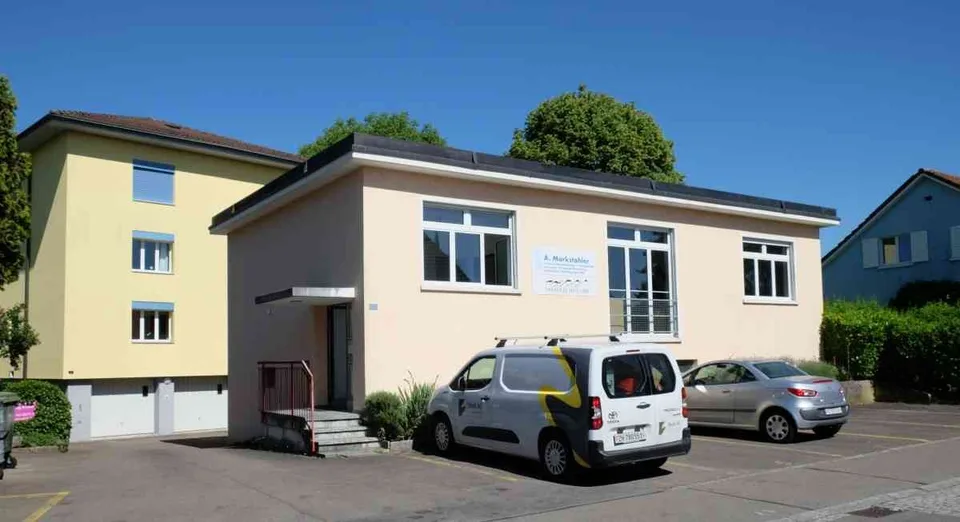 1-2 Grosse, helle Zimmer in Bürogemeinschaft mit Treuhandunternehmen