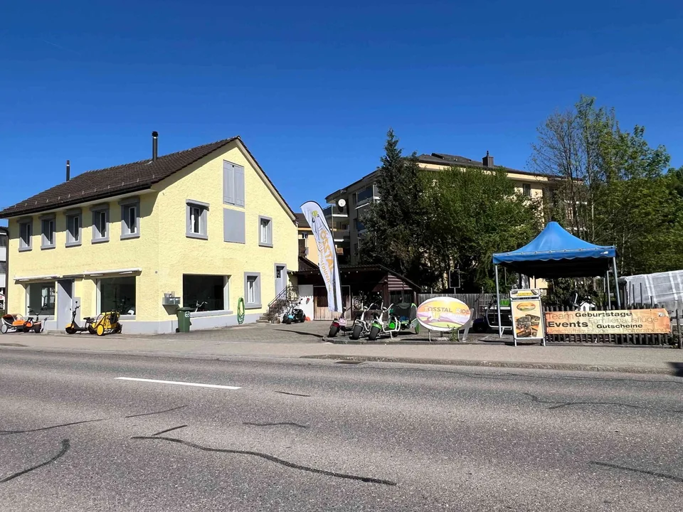 Attraktives Ladenlokal mit Werkstatt an Tösstalstrasse in Kollbrunn