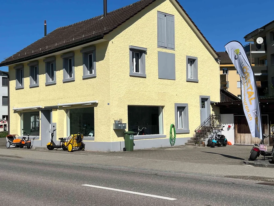 Attraktives Ladenlokal mit Werkstatt an Tösstalstrasse in Kollbrunn