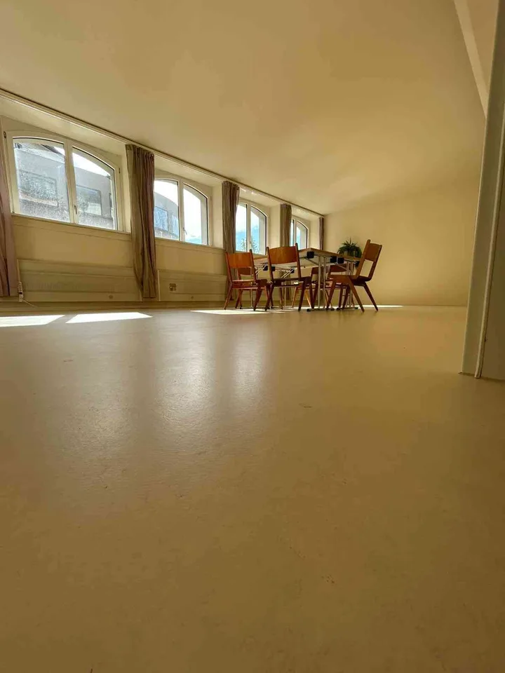 Grosser Raum in Gemeinschaftspraxis zur Miete