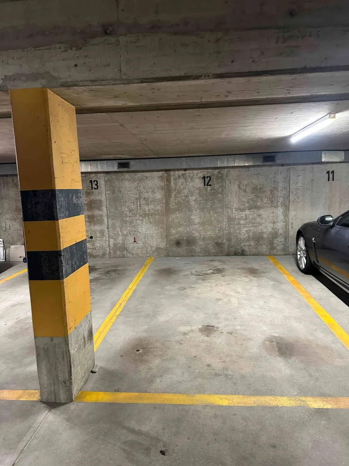Tiefgaragenparkplatz zu vermieten