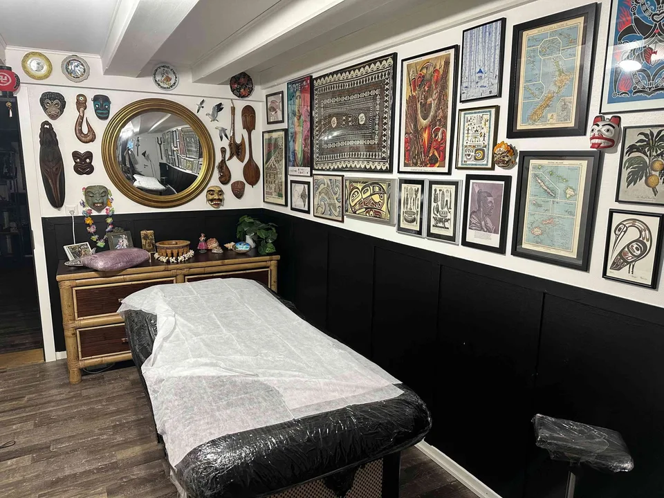 Tattoo / piercing room for rental