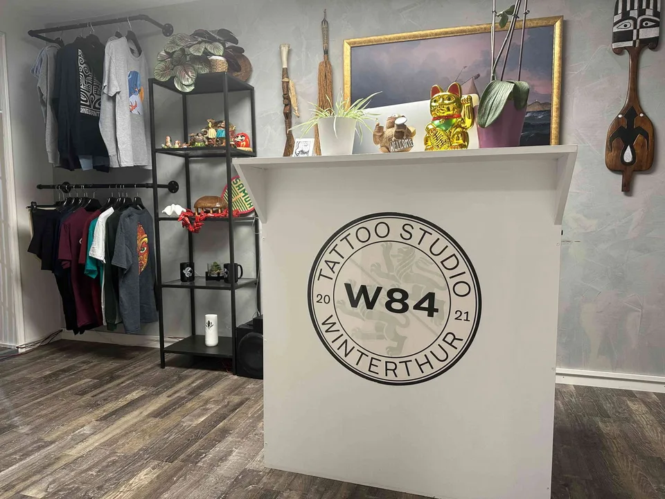 Tattoo / piercing room for rental