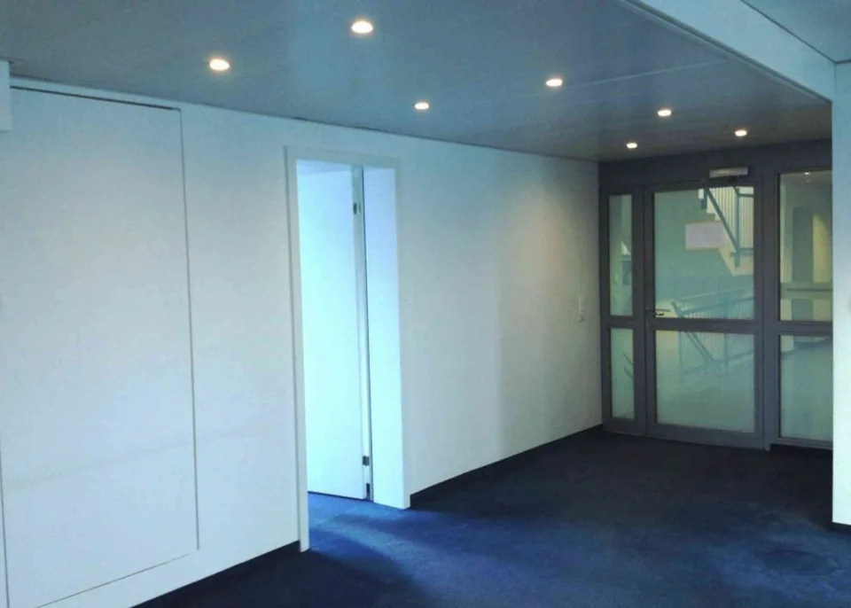 Idéal pour les bureaux à aire ouverte avec une vue ensoleillée sur l'a