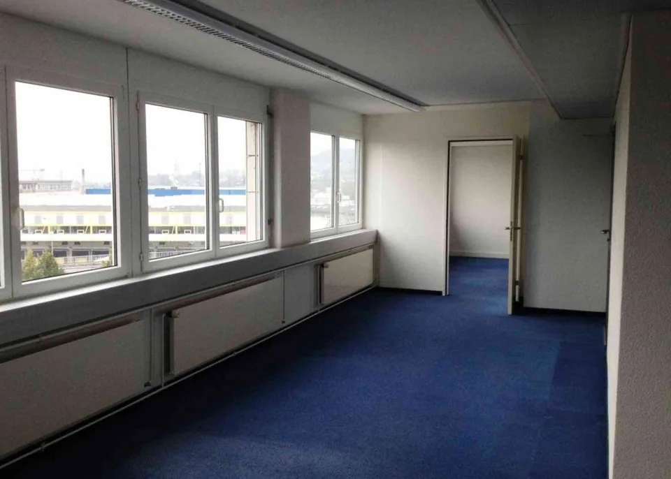 Idéal pour les bureaux à aire ouverte avec une vue ensoleillée sur l'a