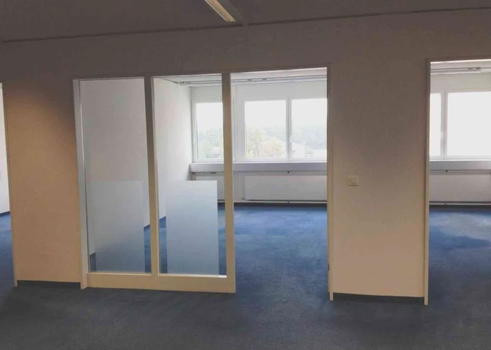 Idéal pour les bureaux à aire ouverte avec une vue ensoleillée sur l'a