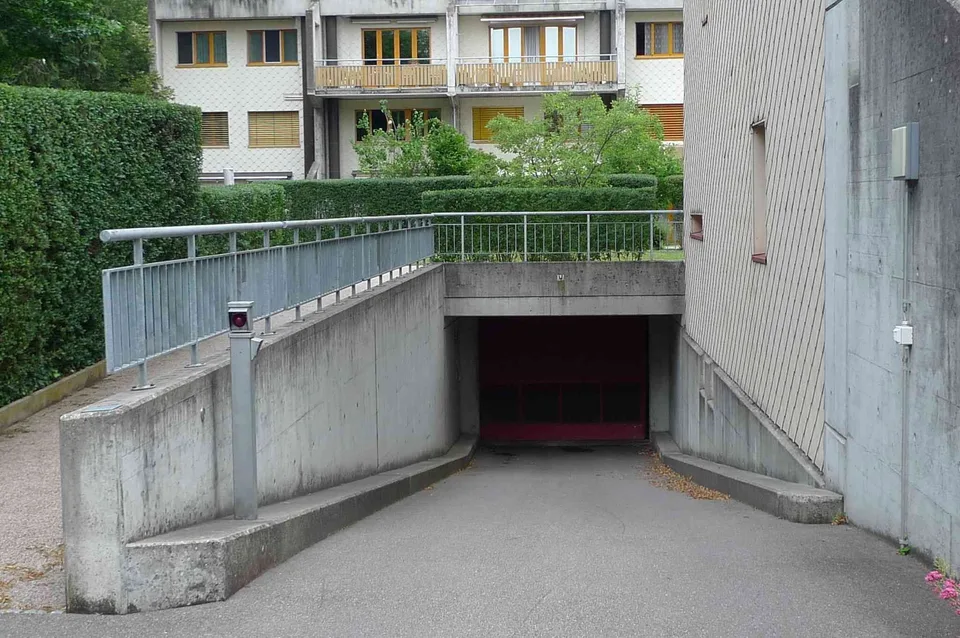 Parkplatz in Tiefgarage (8400)