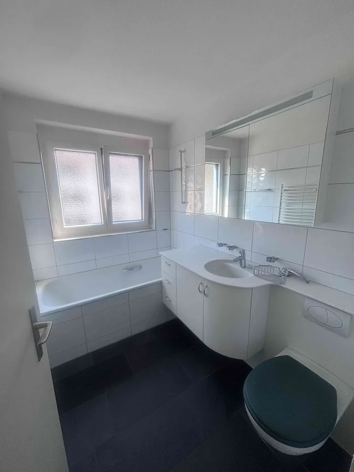 Zentrale 3.5-Zimmer-Wohnung mit grosser Wohnküche & Badewanne