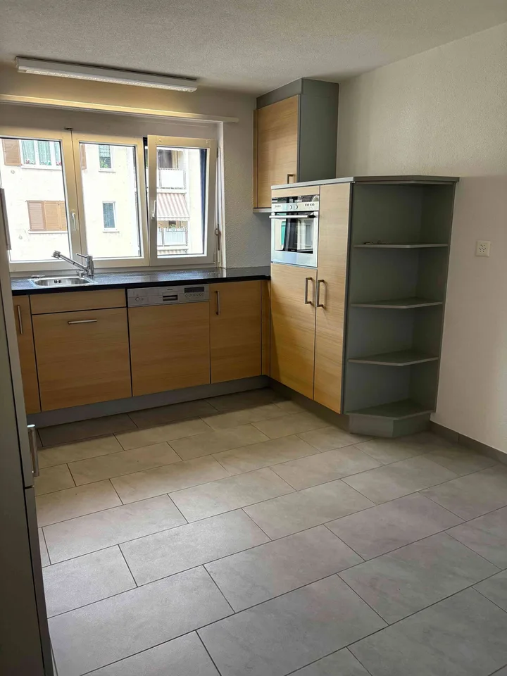 Zentrale 3.5-Zimmer-Wohnung mit grosser Wohnküche & Badewanne