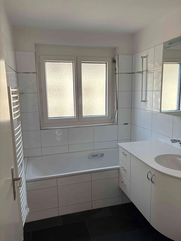 Zentrale 3.5-Zimmer-Wohnung mit grosser Wohnküche & Badewanne