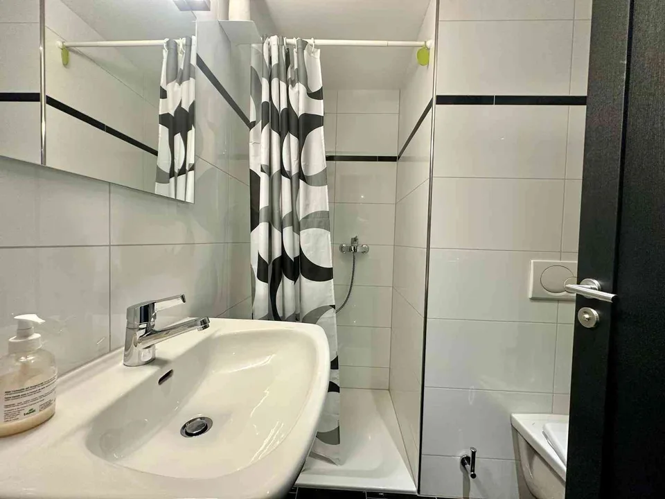 Helles, modernes Büro am Bahnhof Würenlos (möbliert oder unmöbliert)