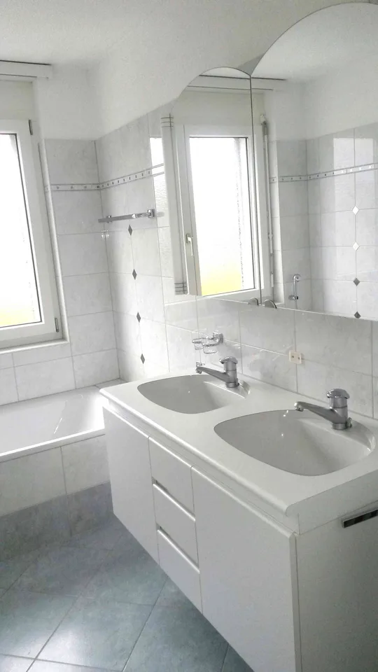 grosszügige 4,5 Zimmer Wohnung zu vermieten
