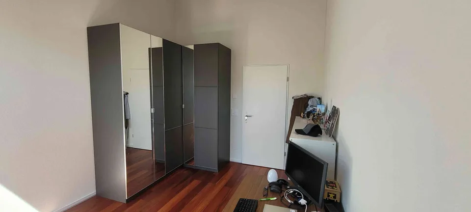 Helles WG-Zimmer in 4.5-Zimmer-Dachwohnung in ruhiger, grüner Umgebung