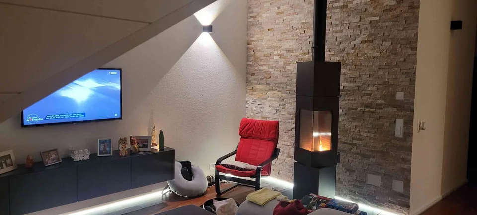 Helles WG-Zimmer in 4.5-Zimmer-Dachwohnung in ruhiger, grüner Umgebung